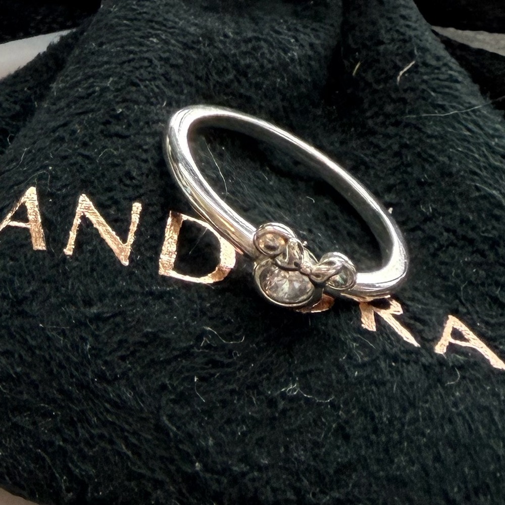 Pandora Disney Minnie Mouse Sparkling Head Ring (size 52/US 6) - Picture 2 of 4